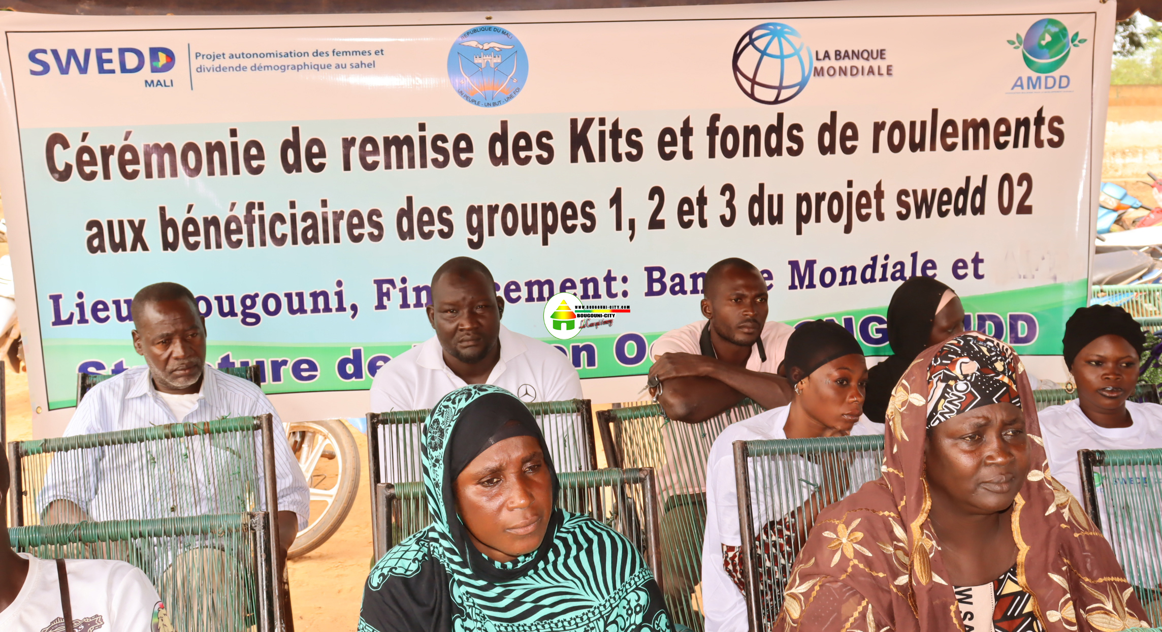 Cérémonie de remise des kits aux 22 filles/femmes bénéficiaires du projet SWEDD sous l'organisation l'ONG AMDD, dans les régions de Bougouni, Koutiala et la commune rurale de Sanso.