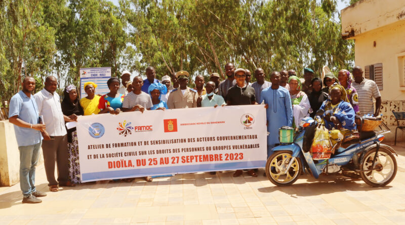 CNDH-Mali |Atelier de formation et de sensibilisation pour les acteurs gouvernementaux et de la société civile sur les droits des personnes vulnérable à Dioïla.